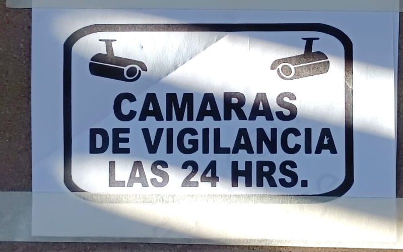 Se vende plaza de parking individual en la calle Pau Casals, situada en la tercera planta del edificio. Esta plaza de 14 m² ofrece espacio suficiente para coche y moto, con la comodidad de una persiana para mayor seguridad. Se distingue por tener accesos en carriles distintos, uno de entrada y otro de salida, con pasillos amplios y de fácil maniobrabilidad. El edificio cuenta con sistemas de vigilancia avanzados, incluyendo puertas de acceso automáticas y un circuito cerrado de seguridad, garantizando la máxima protección para tu vehículo. No pierdas la oportunidad de adquirir esta plaza independiente y cubierta, con todas las comodidades y medidas de seguridad que necesitas. ¡Contacta ya para más información y asegura tu espacio en una ubicación privilegiada! Desde Pratfinques, te realizamos todos los trámites de la compraventa y a la obtención de la financiación hipotecaria, liquidación de los impuestos y, inscripción registral. -              El precio de venta del inmueble, no incluye impuestos ni tasas. (ITPADJ) -              La plusvalía (Impuesto sobre el Incremento de Valor de los Terrenos Urbanos) es a cargo del vendedor. -              En Pratfinques, NO COBRAMOS LOS HONORARIOS AL COMPRADOR, están incluidos en el precio de venta publicado.